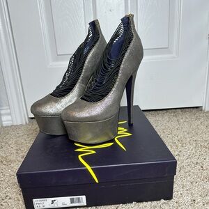 NEW London Trash Shimmery Gold Platform Heels